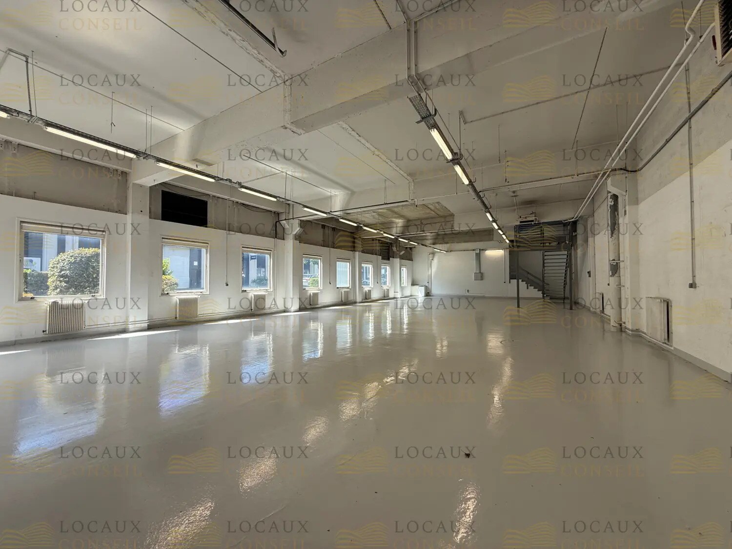 Local d'activités dans Lognes à vendre Photo intérieure- Image 1 de 8