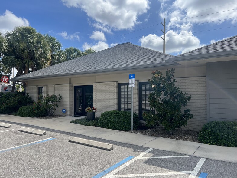 1 N Tuttle Ave, Sarasota, FL for lease - Building Photo - Image 1 of 12