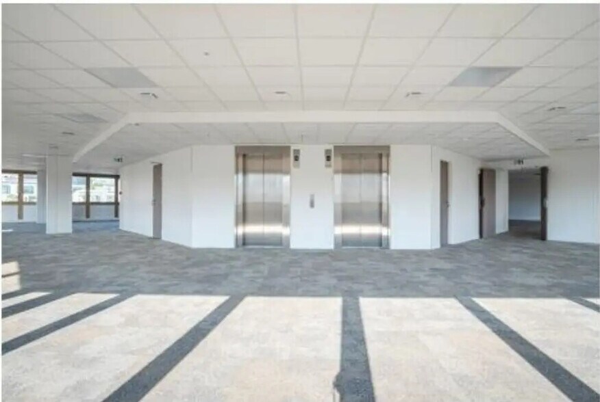Office in Levallois-Perret for lease - Building Photo - Image 1 of 8
