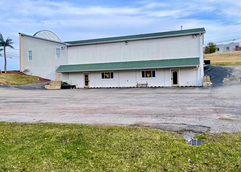 5879 Steubenville Pike, McKees Rocks, PA for sale - Building Photo - Image 3 of 22