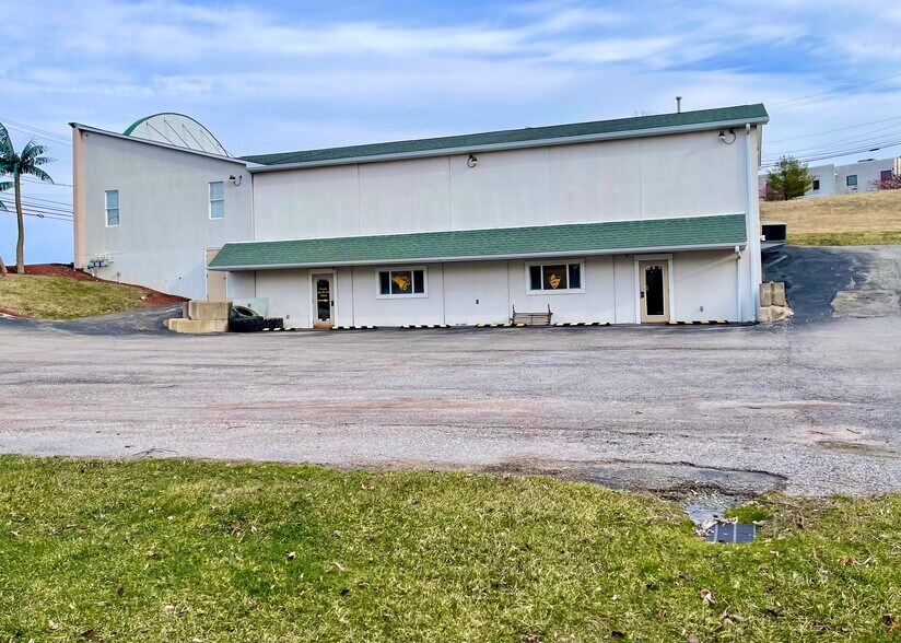 5879 Steubenville Pike, McKees Rocks, PA à vendre - Photo du bâtiment - Image 3 de 22