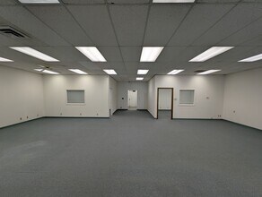 7501 N University St, Peoria, IL for lease Interior Photo- Image 1 of 5