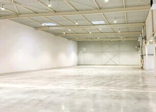 Flex in Villebon-sur-Yvette for lease Interior Photo- Image 1 of 2