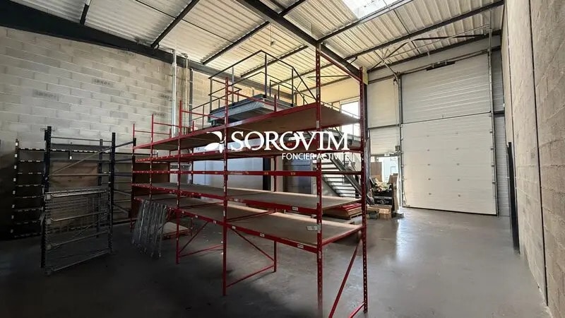 Bureau dans Décines-Charpieu à louer Photo intérieure- Image 1 de 8