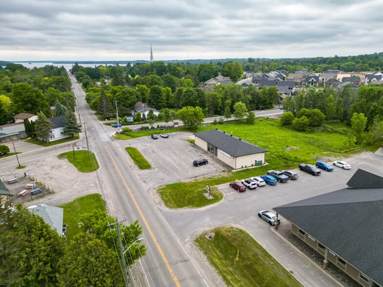 77 Bedford St, Westport, ON à vendre - Photo du bâtiment - Image 2 de 5