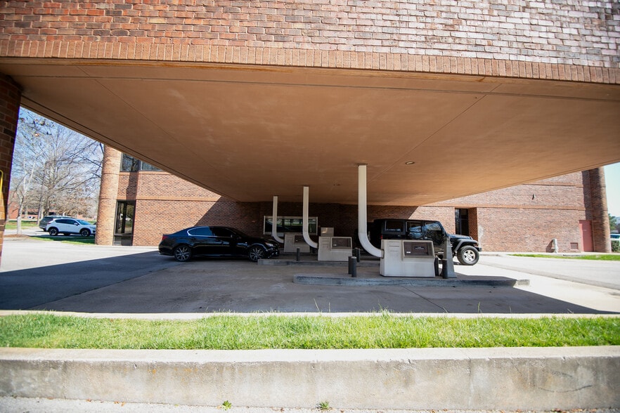 5121 Maryland Way, Brentwood, TN à louer - Photo du bâtiment - Image 3 de 9