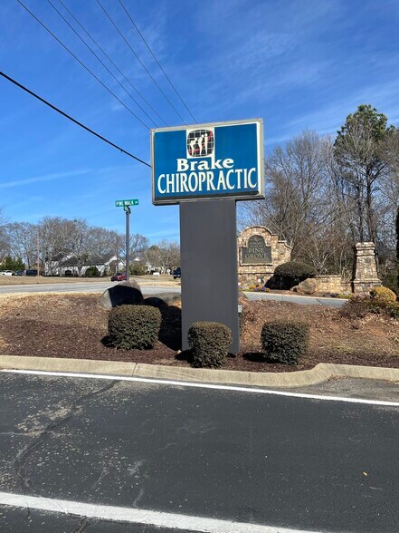 4010 E North St, Greenville, SC à louer - Photo du bâtiment - Image 2 de 17