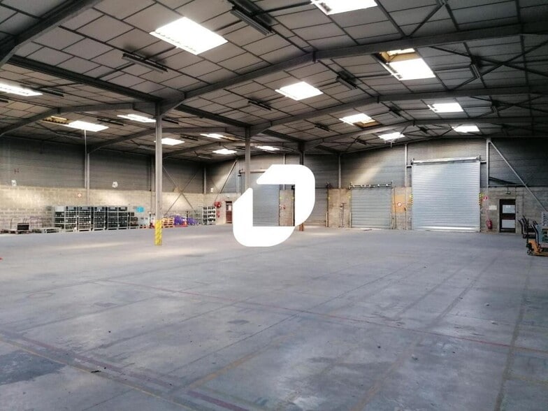 Flex in Vaulx-en-Velin for lease - Building Photo - Image 2 of 12