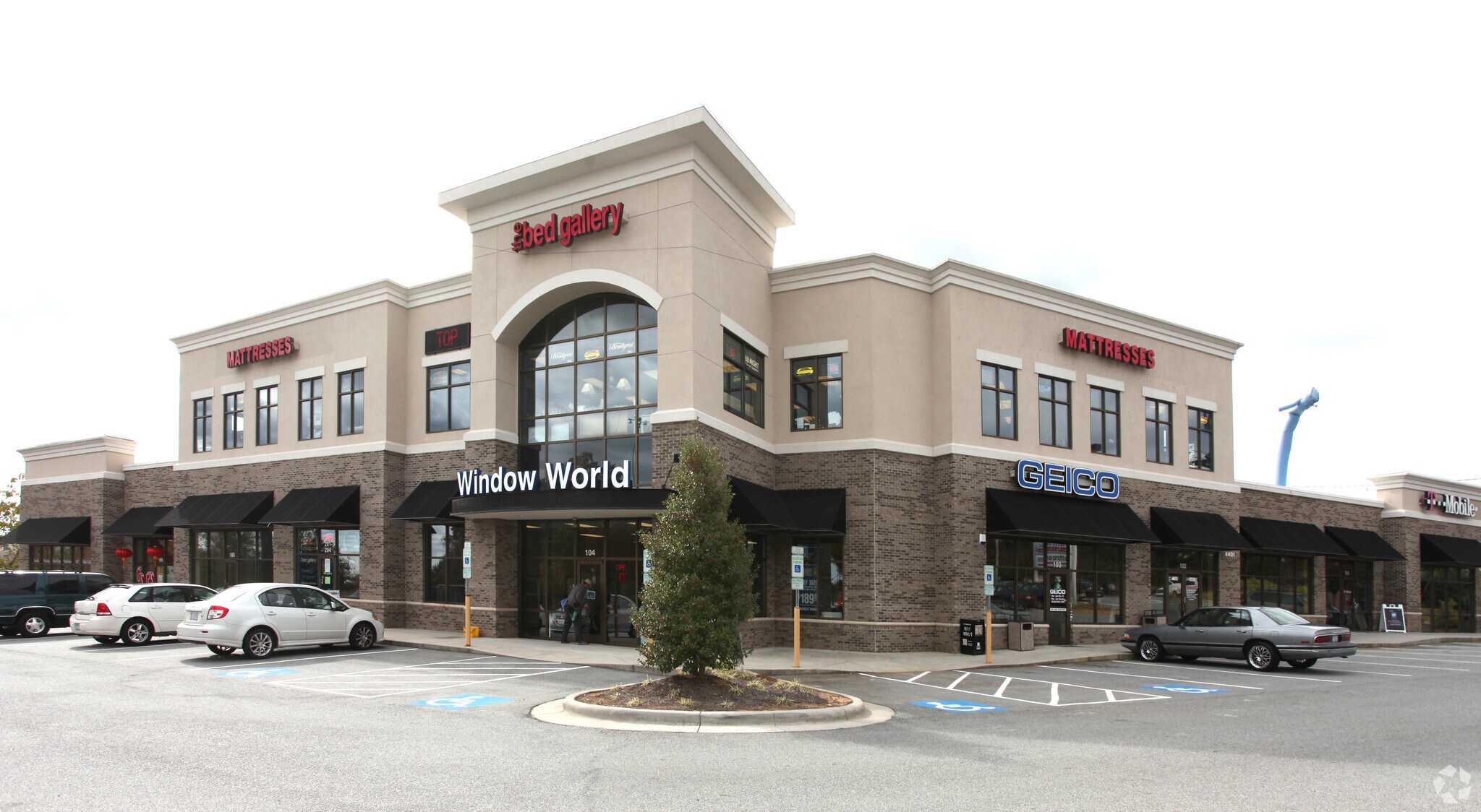 4401 W Wendover Ave, Greensboro, NC à louer Photo principale- Image 1 de 7