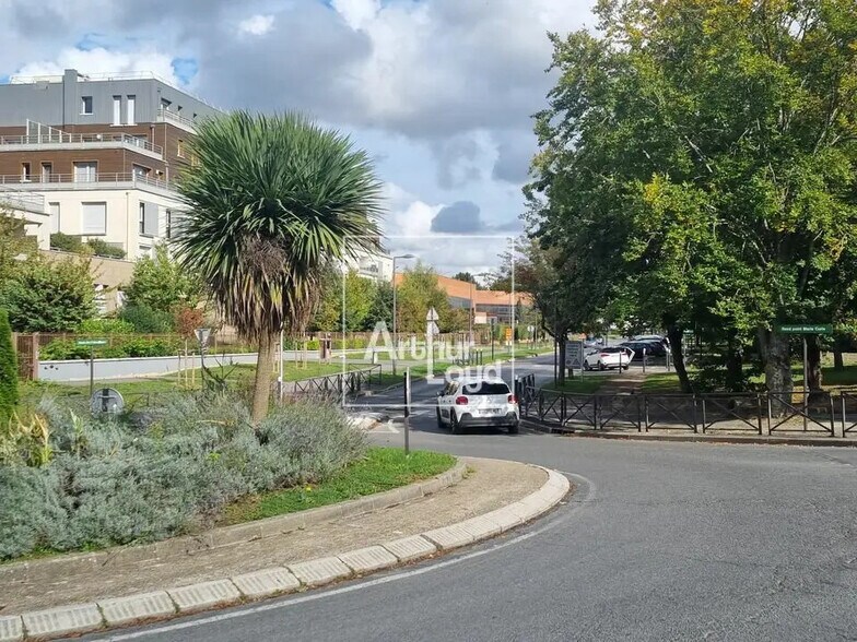 Bureau dans Lognes à louer - Photo du bâtiment - Image 3 de 5