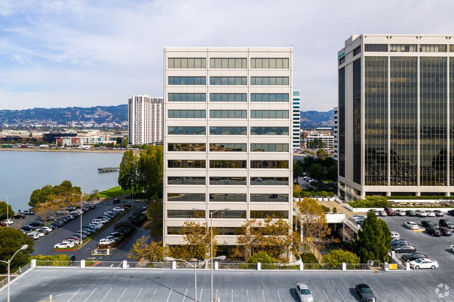 2200 Powell St, Emeryville, CA à louer - Photo du bâtiment - Image 3 de 20