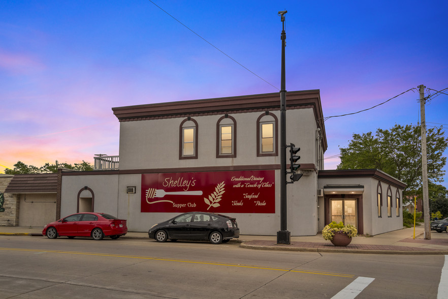 532 Grand Ave, Little Chute, WI for sale - Primary Photo - Image 1 of 11