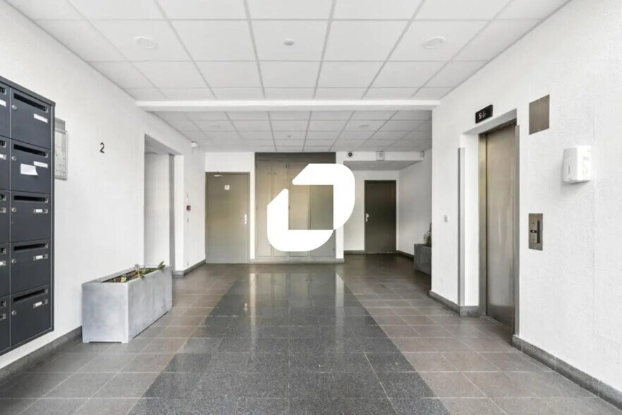 Office in Lognes for lease - Building Photo - Image 3 of 17