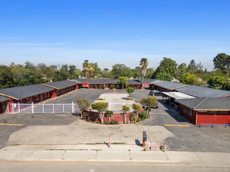 900 S Union Ave, Bakersfield, CA for sale - Building Photo - Image 1 of 41