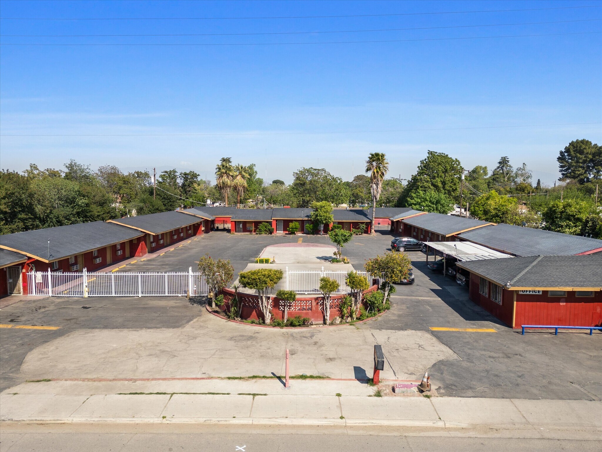 900 S Union Ave, Bakersfield, CA à vendre Photo du bâtiment- Image 1 de 42
