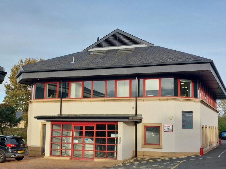 40 Craiglockhart Ave, Edinburgh à louer - Photo du bâtiment - Image 1 de 8