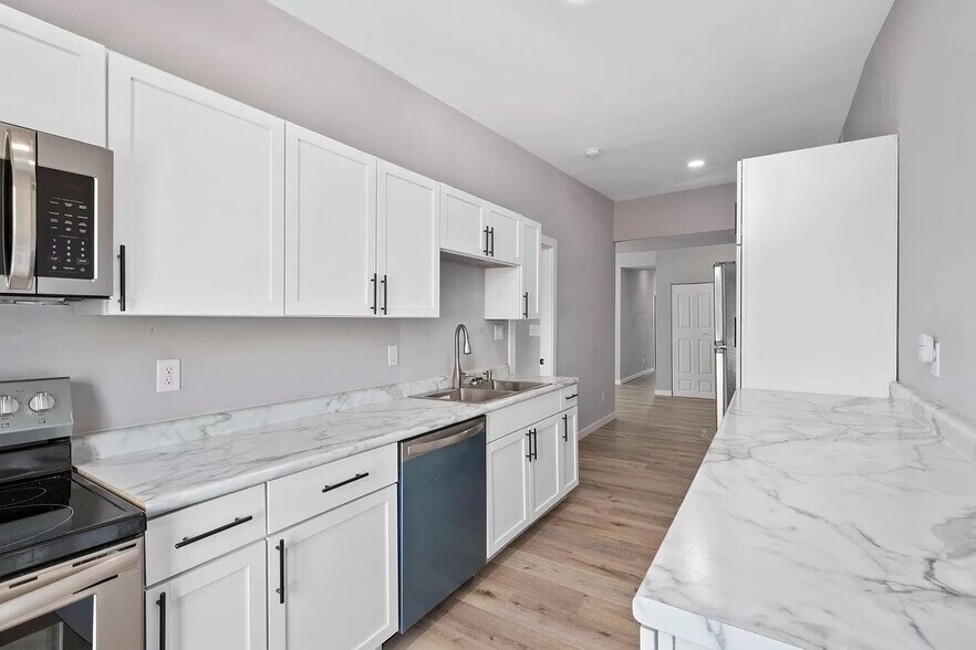 12 Unit Portfolio portefeuille de 2 propriétés à vendre sur LoopNet.ca - Photo du bâtiment - Image 3 de 8