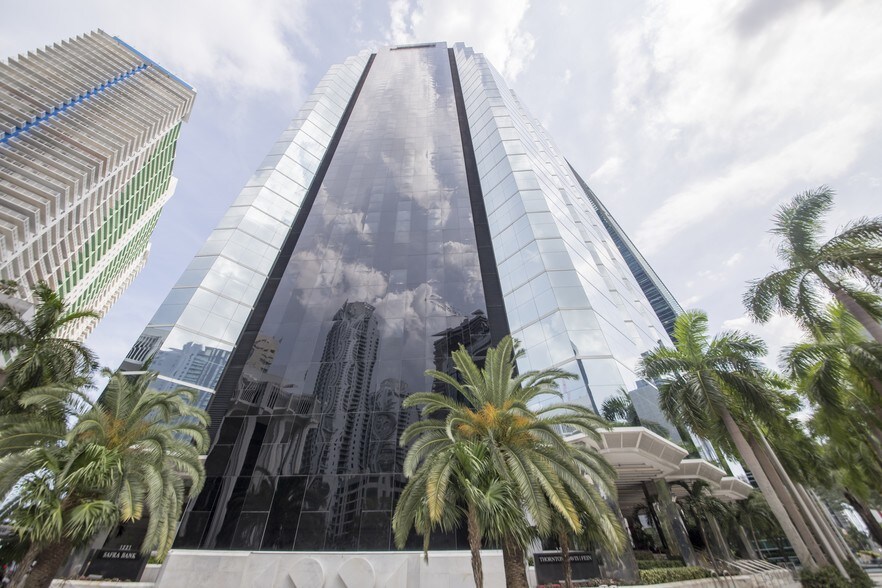 1221 Brickell Ave, Miami, FL à louer - Photo du bâtiment - Image 2 de 40