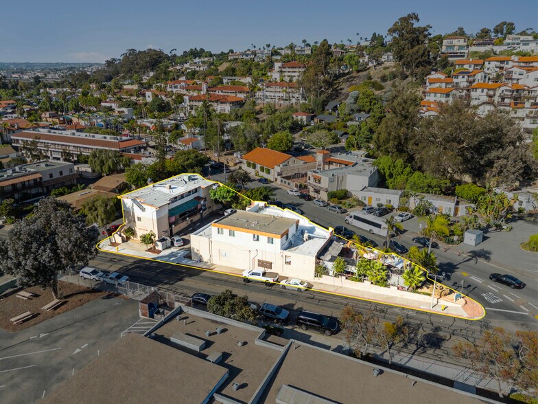 Old Town Triangle portefeuille de 2 propriétés à vendre sur LoopNet.ca - Aérien - Image 2 de 14