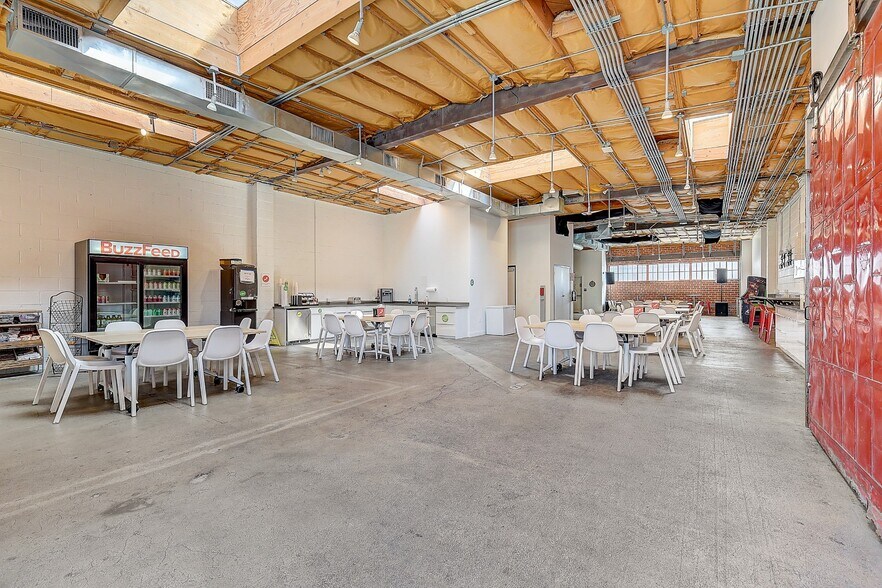 1139 N Highland Ave, Los Angeles, CA à louer - Photo intérieure - Image 2 de 5