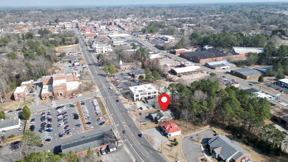 611 Carthage St, Sanford, NC à vendre - Photo du bâtiment - Image 3 de 50