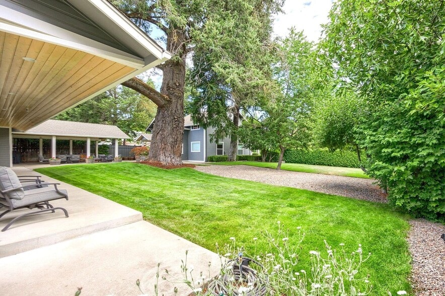 111 Cedar St, Rogue River, OR à vendre - Photo du bâtiment - Image 3 de 56