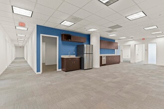 7918 Jones Branch Dr, McLean, VA à louer Photo intérieure- Image 1 de 6