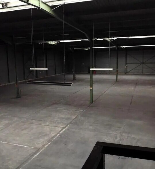 Industrial in Reims for lease - Building Photo - Image 3 of 12