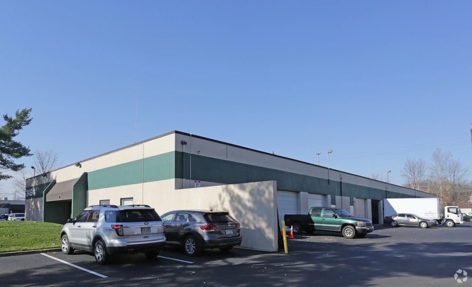 3494 Progress Dr, Bensalem, PA for lease - Building Photo - Image 3 of 3