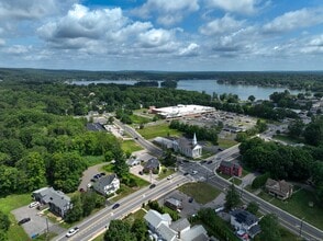 8 W High St, East Hampton, CT - AÉRIEN  Vue de la carte