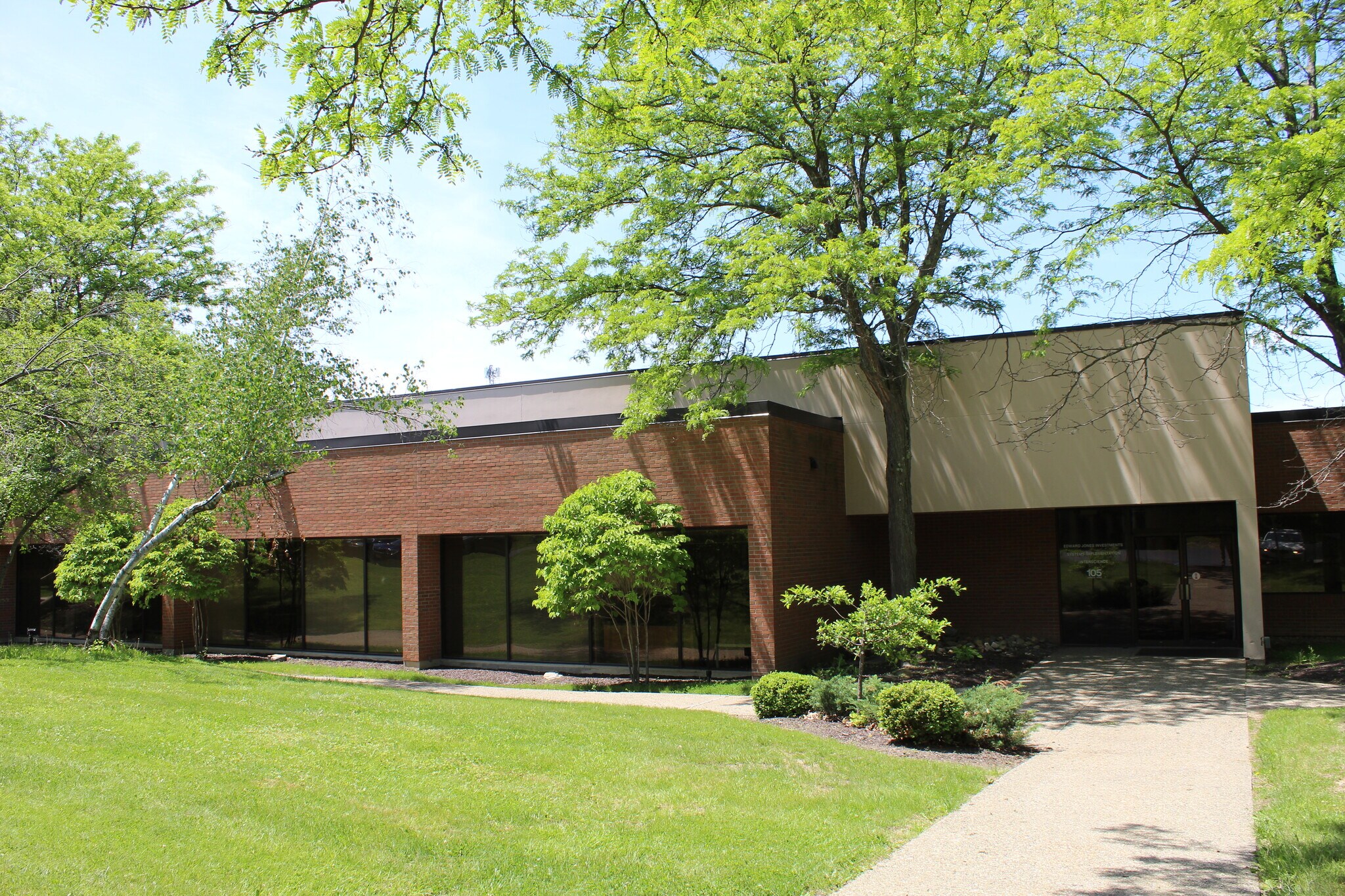 105 Jordan Rd, Troy, NY for lease Building Photo- Image 1 of 3