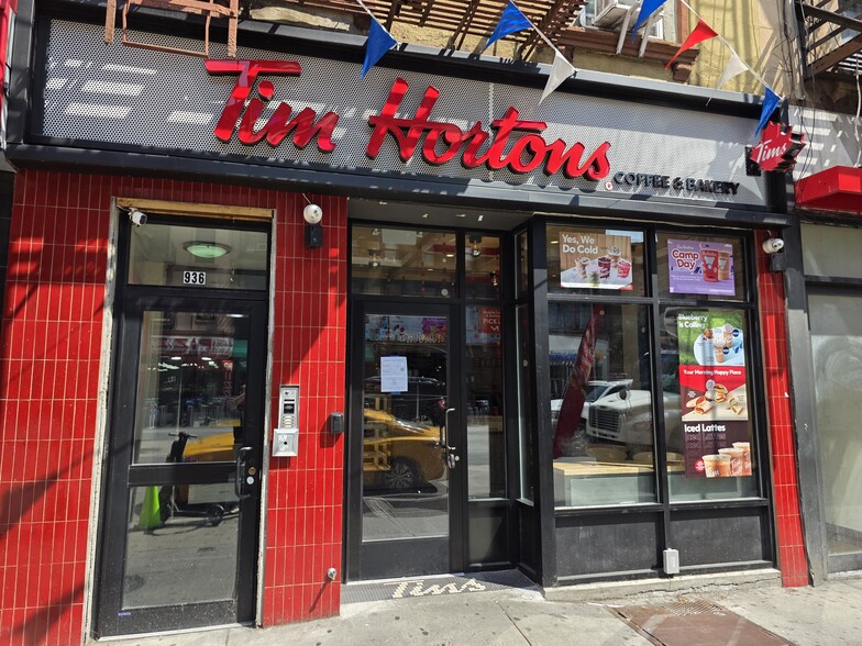 936 Eighth Ave, New York, NY for lease - Building Photo - Image 1 of 9