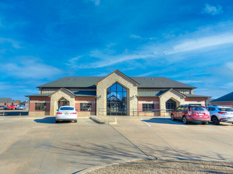 2836 N Kelly Ave, Edmond, OK à louer - Photo du bâtiment - Image 3 de 31