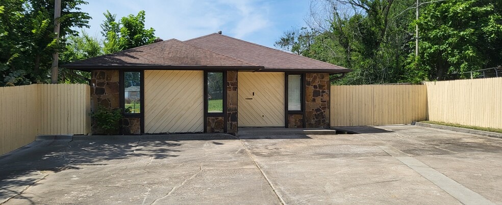 813 E Darrow St, Shawnee, OK à louer - Photo du bâtiment - Image 1 de 17