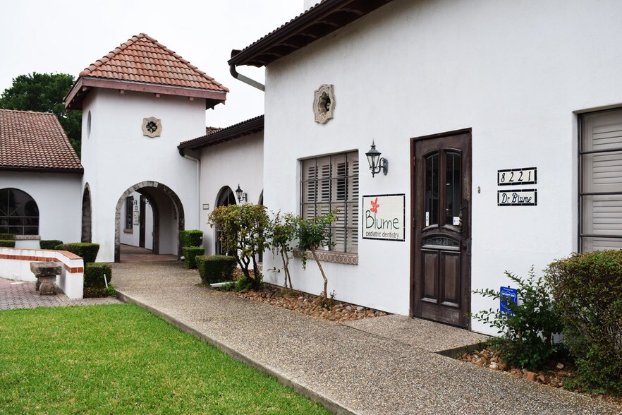 8201-8241 Fredericksburg Rd, San Antonio, TX à vendre - Photo du bâtiment - Image 3 de 9