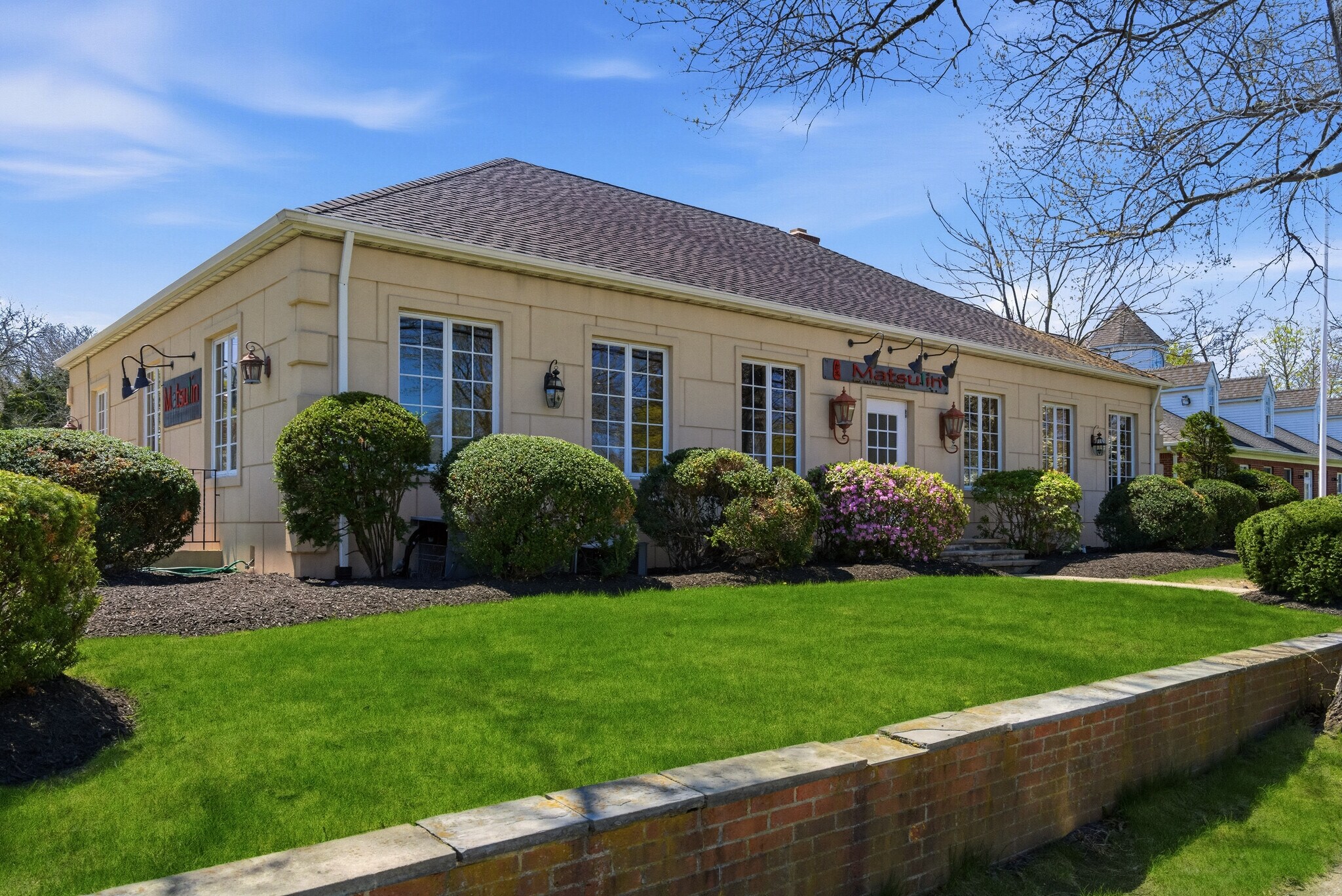 131 W Montauk Hwy, Hampton Bays, NY à vendre Photo du bâtiment- Image 1 de 11