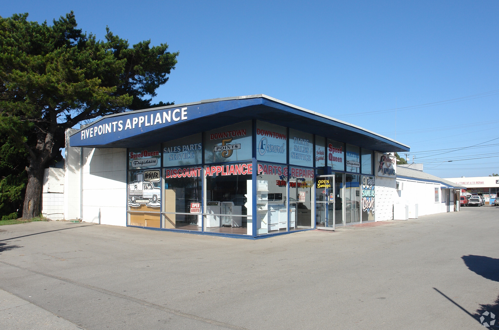 5 POINTS - FOR SALE / GROUND LEASE portfolio of 3 properties for sale on LoopNet.ca Primary Photo- Image 1 of 14