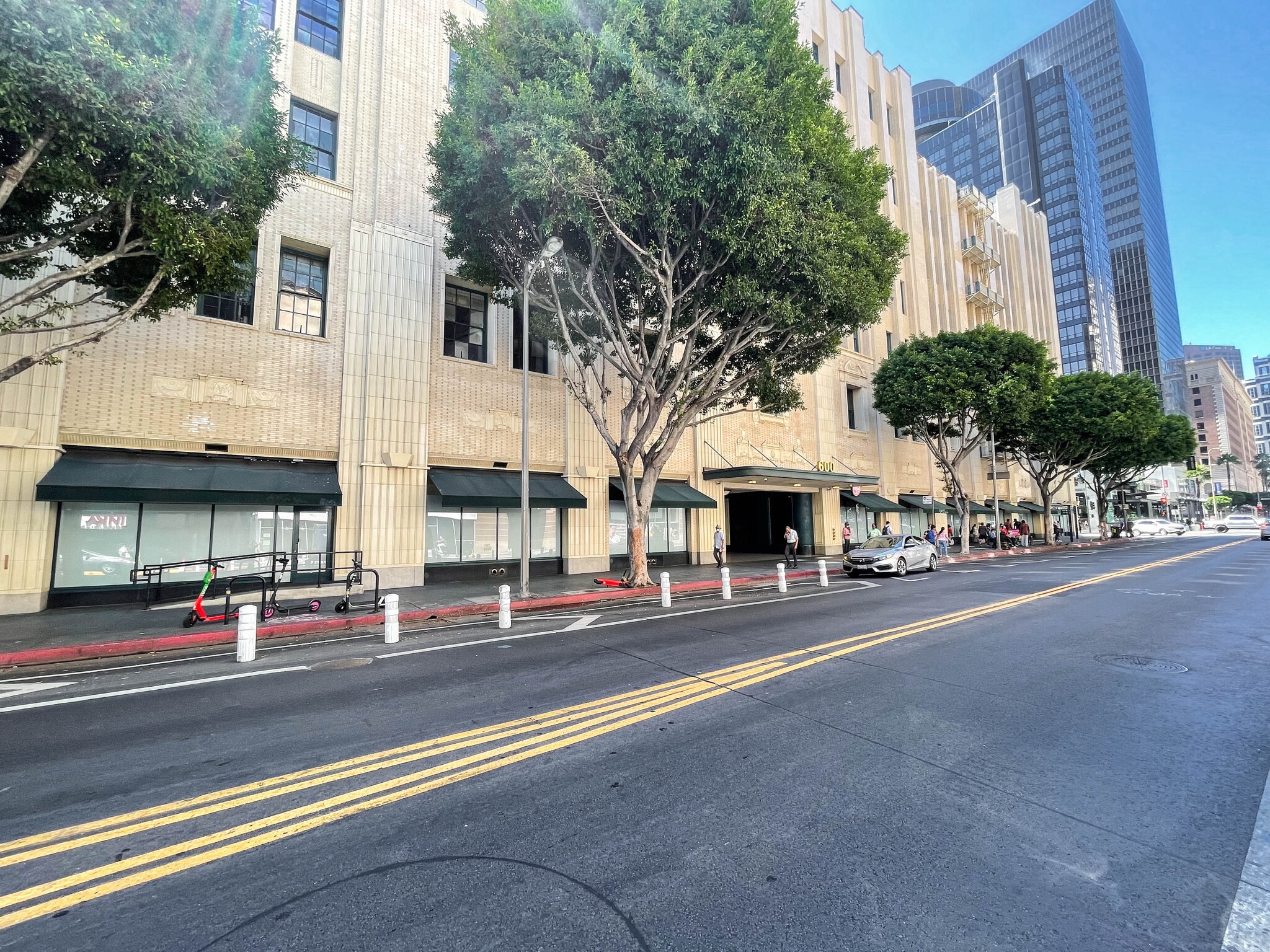 600 W 7th St, Los Angeles, CA for lease Building Photo- Image 1 of 18