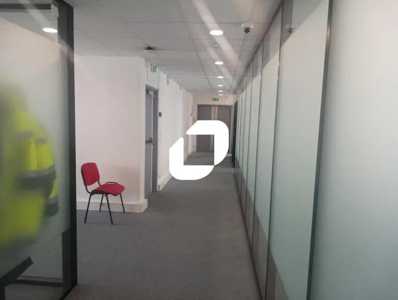 Office in Issy-les-Moulineaux for lease - Interior Photo - Image 3 of 5