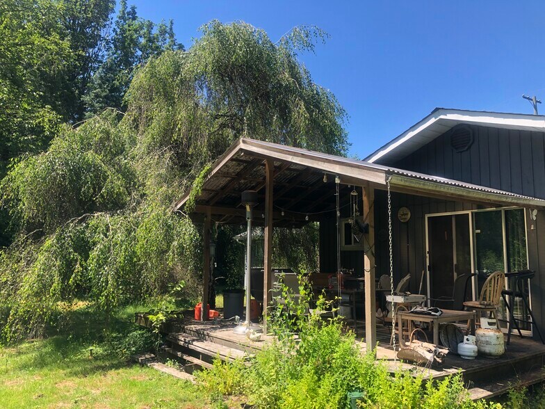 17118 96 Av, Surrey, BC à vendre - Photo du bâtiment - Image 3 de 9