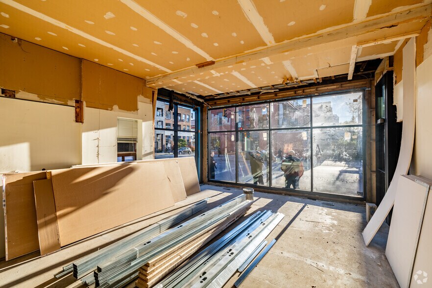 4351-4357 Rue Notre-Dame O, Montréal, QC for sale - Interior Photo - Image 3 of 14