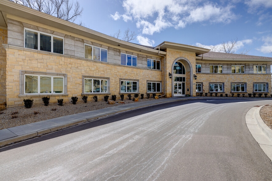 12455 Ridgedale Dr, Minnetonka, MN for lease - Building Photo - Image 2 of 22
