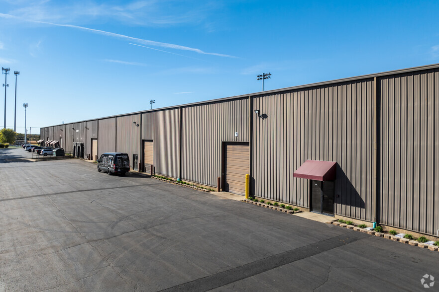 8550 Ridgefield Rd, Crystal Lake, IL for lease - Building Photo - Image 3 of 17