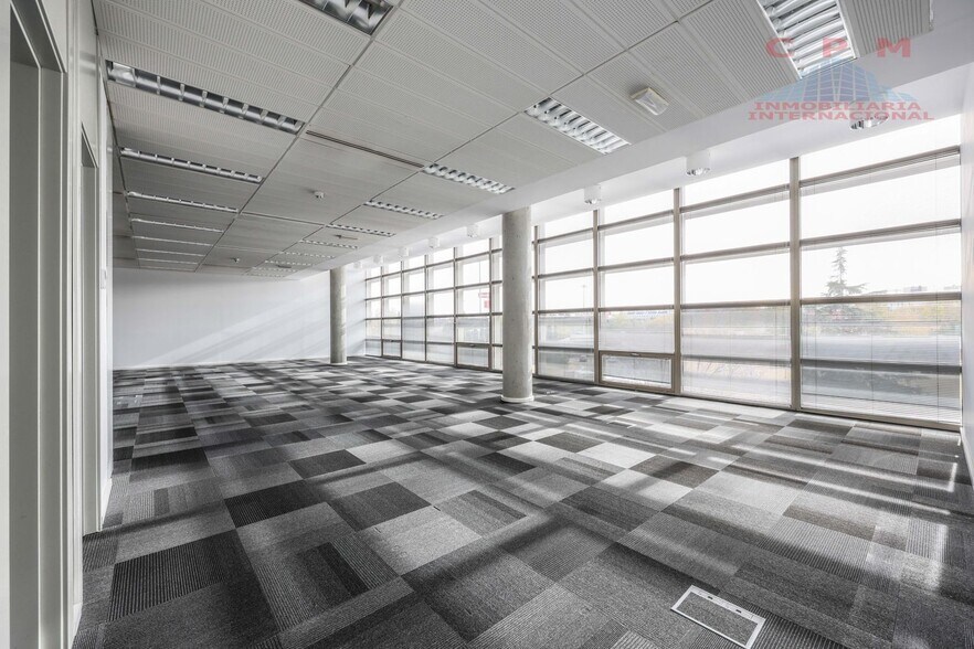 Office in Alcobendas, Madrid for lease - Building Photo - Image 2 of 3