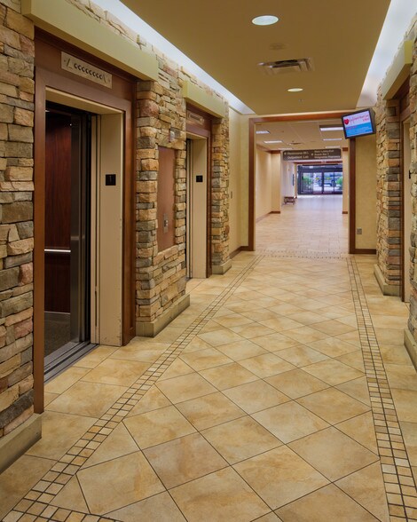 2665 N Decatur Rd, Decatur, GA à louer - Hall d’entrée - Image 3 de 4