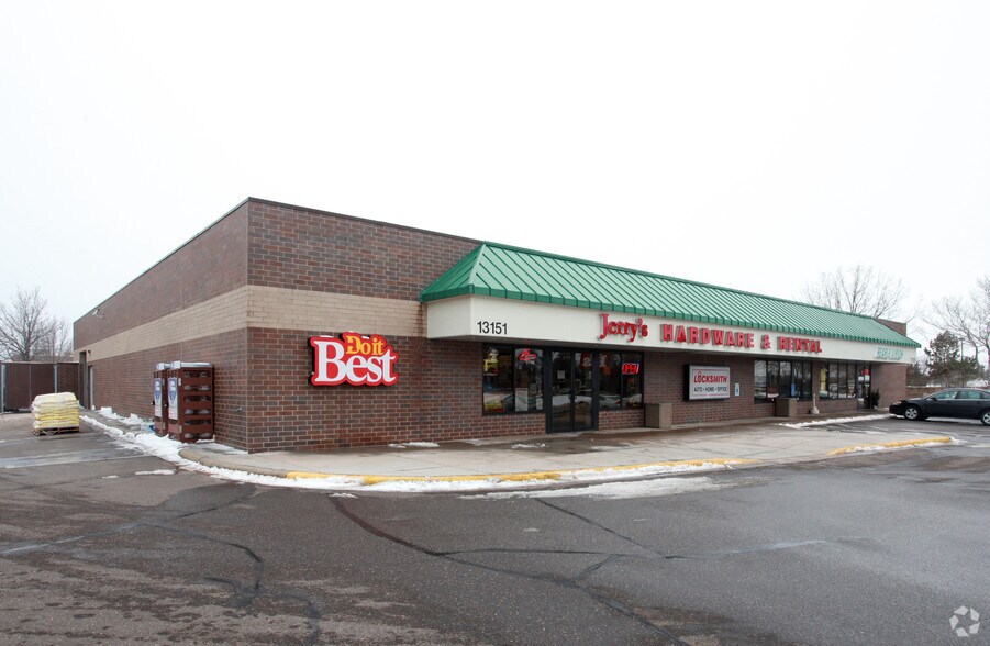 13151-13195 Weaver Lake Rd, Osseo, MN for lease - Building Photo - Image 1 of 2
