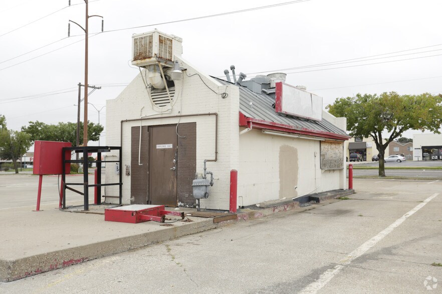 4099 W Camp Wisdom Rd, Dallas, TX à vendre - Photo du bâtiment - Image 3 de 11