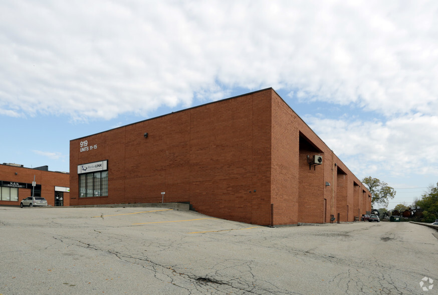 919 Fraser Dr, Burlington, ON for lease - Building Photo - Image 2 of 2