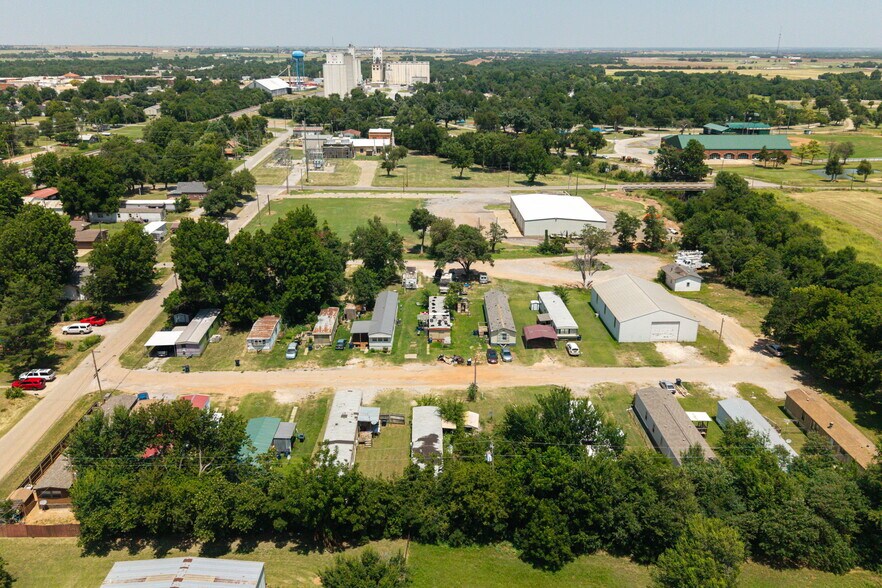 603 S 3rd St, Kingfisher, OK à vendre - Photo du bâtiment - Image 2 de 30