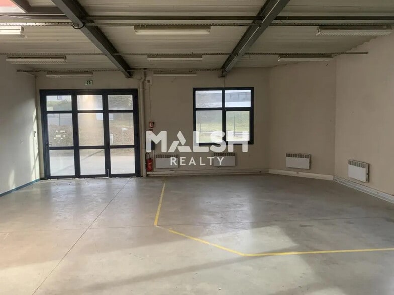 Office in Saint-Quentin-Fallavier for lease - Interior Photo - Image 2 of 14